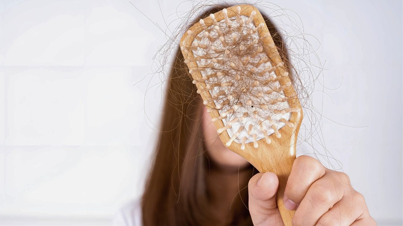 Perché buttare i capelli nel wc è un errore grave